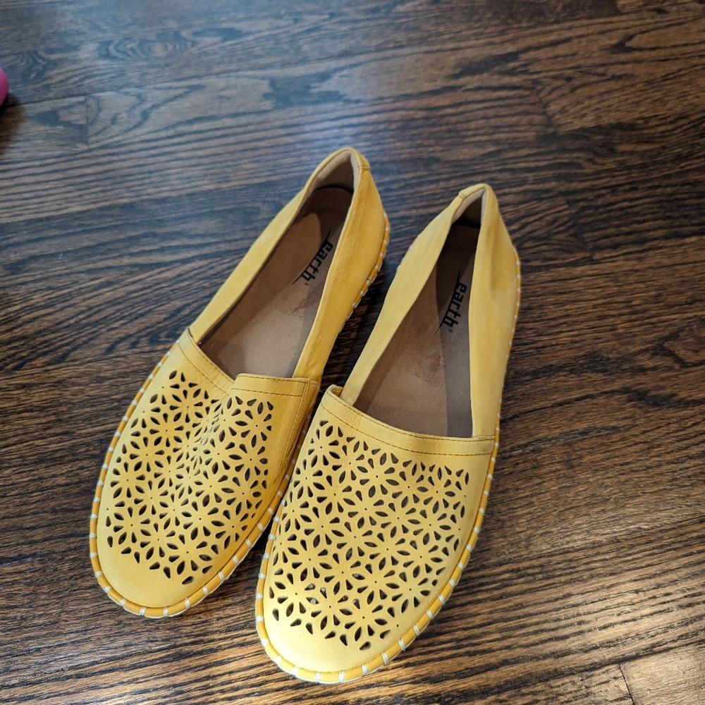 Earth Artemis Nubuck Leather Slip on Shoes